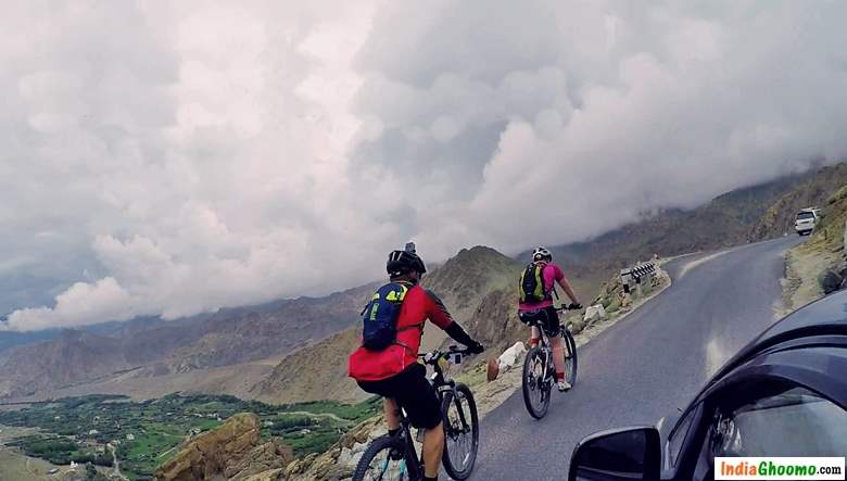 Khardung La by Cycling